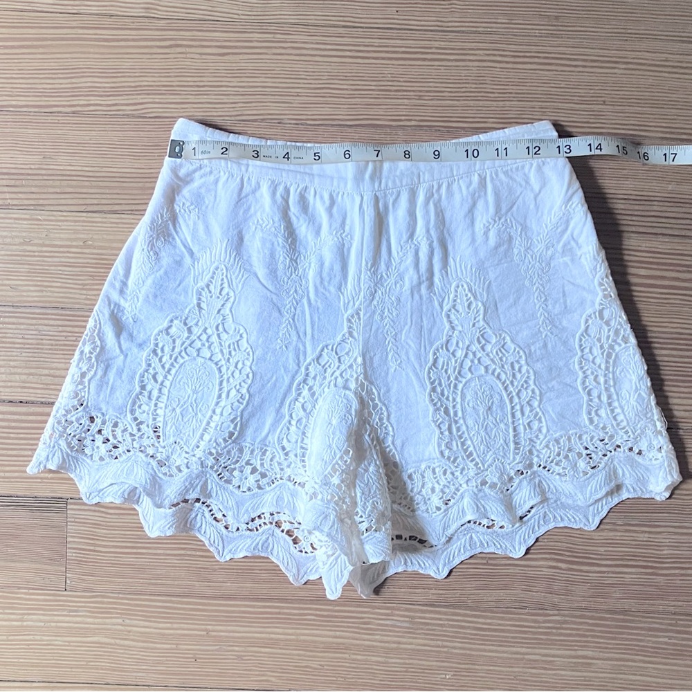 Gianni Bini White Lace Women Shorts - Picture 2 of 8